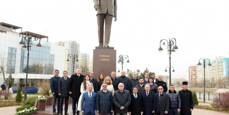 Həştərxan vilayətində Ümummilli Lider Heydər Əliyevin 100 illik yubileyinə həsr olunmuş təntənəli tədbir keçirilib