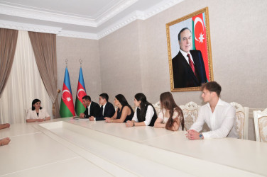 Könüllü fəaliyyətini uğurla başa vuran gənclərə sertifikatlar təqdim edilib