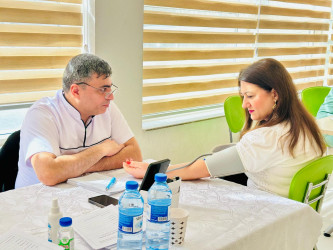 Abşeron Rayon Mərkəzi Xəstəxanasında Ulu Öndər Heydər Əliyevin anadan olmasının 102-ci il dönəmi ilə əlaqədar qanvermə aksiyası keçirilib