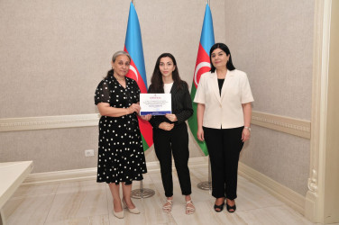 Könüllü fəaliyyətini uğurla başa vuran gənclərə sertifikatlar təqdim edilib