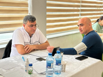 Abşeron Rayon Mərkəzi Xəstəxanasında Ulu Öndər Heydər Əliyevin anadan olmasının 102-ci il dönəmi ilə əlaqədar qanvermə aksiyası keçirilib