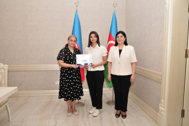 Könüllü fəaliyyətini uğurla başa vuran gənclərə sertifikatlar təqdim edilib