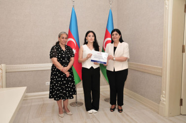 Könüllü fəaliyyətini uğurla başa vuran gənclərə sertifikatlar təqdim edilib