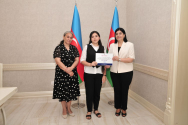 Könüllü fəaliyyətini uğurla başa vuran gənclərə sertifikatlar təqdim edilib