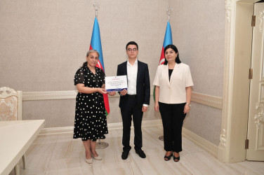 Könüllü fəaliyyətini uğurla başa vuran gənclərə sertifikatlar təqdim edilib