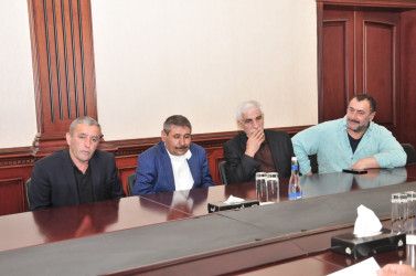 Abşeronda Aprel döyüşlərində şəhidlik zirvəsinə ucalan qəhrəmanlarımızın ailələri ilə görüş keçirilib