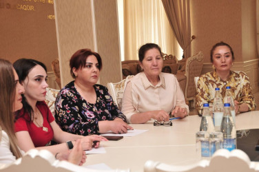 Abşeron rayonunda “Qadınların şəhərsalmada rolu” mövzusunda dəyirmi masa keçirilib