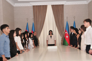 Könüllü fəaliyyətini uğurla başa vuran gənclərə sertifikatlar təqdim edilib