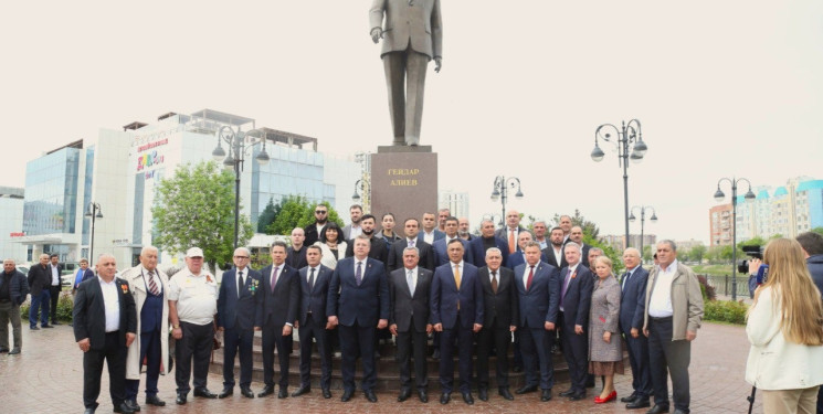 Ümummilli Lider Heydər Əliyevin anadan olmasının 102-ci ildönümü Həştərxan vilayətində qeyd edilib