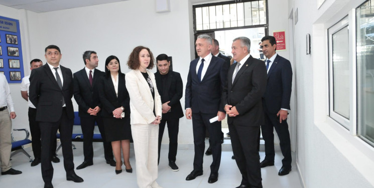Abşeron rayonunda Ailə Sağlamlıq Mərkəzinin yeni ünvanda istifadəyə verilən binasında yaradılan şəraitlə tanışlıq keçirilib