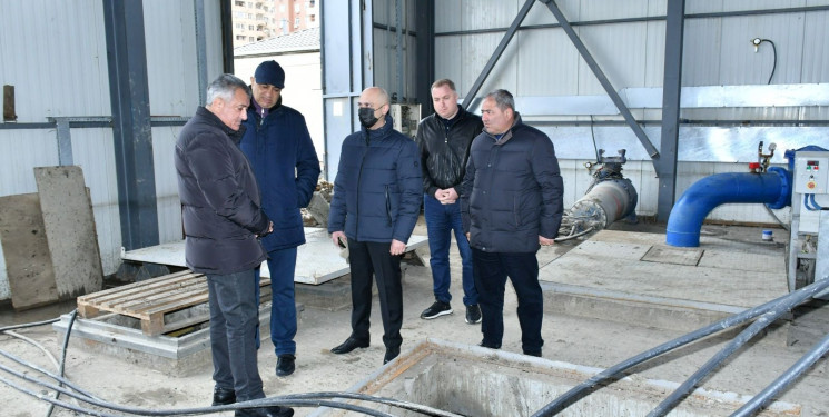 Abşeron Rayon İcra Hakimiyyətinin başçısı Abdin Fərzəliyev su basmış ərazilərdə sakinlərlə görüşdü