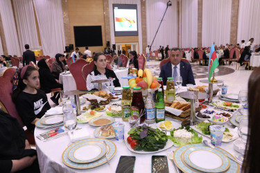 Xırdalan şəhərində şəhidlərinin xatirəsinə və qazilər üçün növbəti iftar süfrəsi açılıb