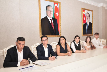 Könüllü fəaliyyətini uğurla başa vuran gənclərə sertifikatlar təqdim edilib