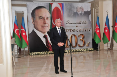 Ümummilli Lider Heydər Əliyevin anadan olmasının 103-cü ildönümü Abşeron rayonunda qeyd edilib