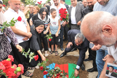 Birinci Qarabağ Müharibəsi şəhidləri Abşeron rayonu Mehdiabad qəsəbə qəbiristanlığında dəfn ediliblər